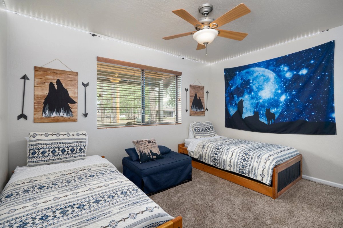 Twin beds and futon for a family stay at the White Mountains cabin