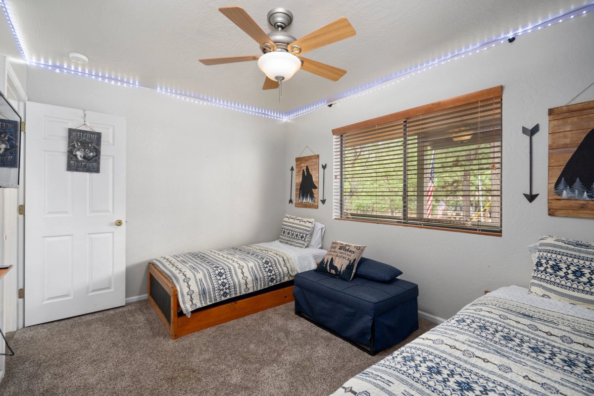 Wolf Den, photo 3