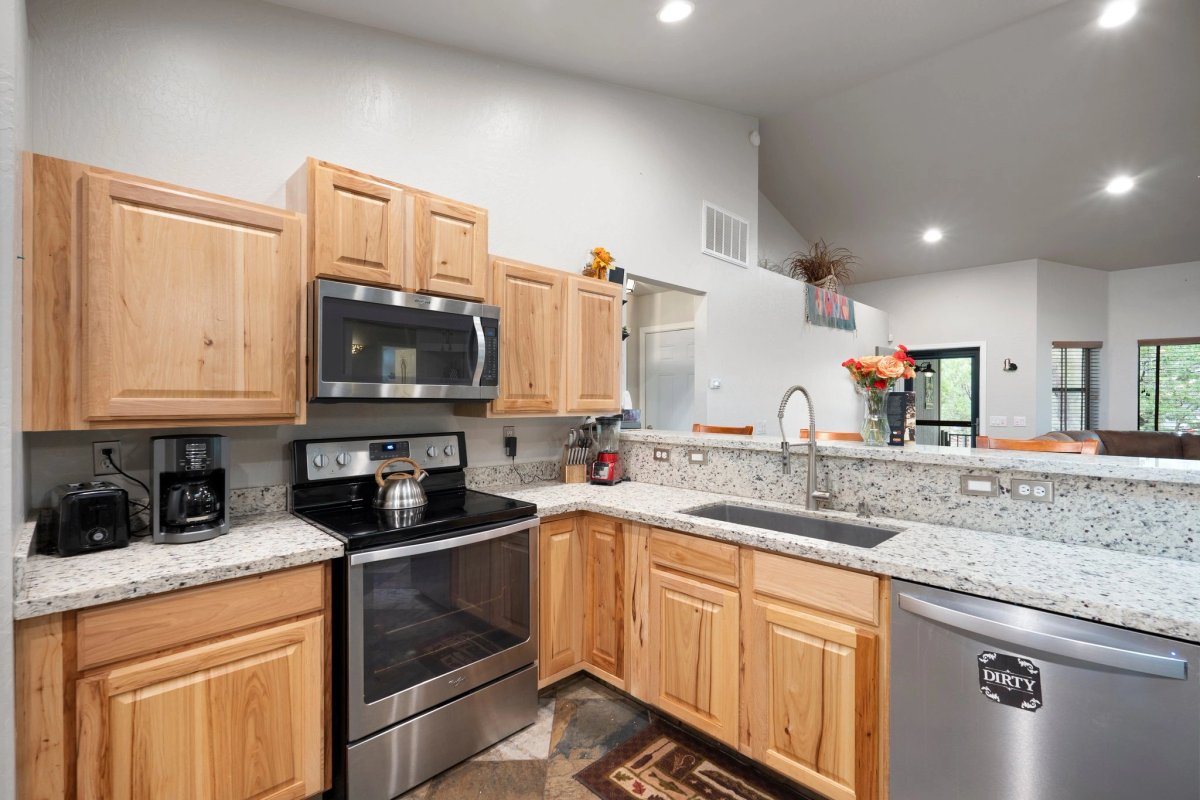 Living room & kitchen, photo 11