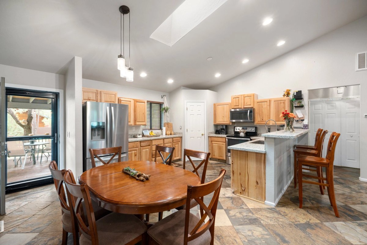 Living room & kitchen, photo 12