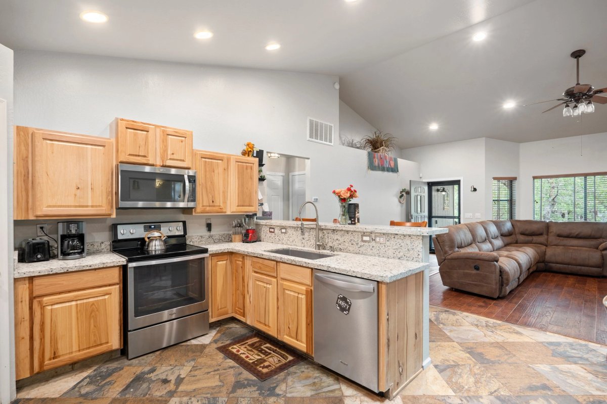 Living room & kitchen, photo 13