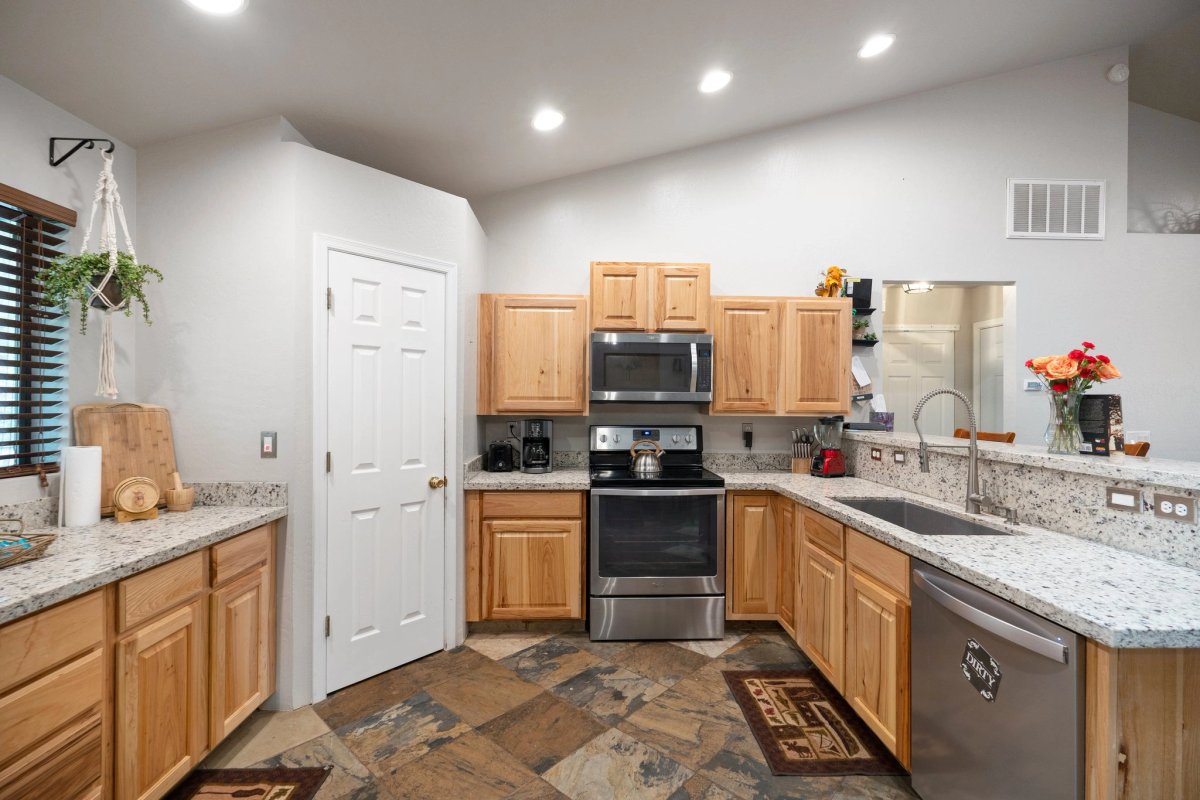 Living room & kitchen, photo 14