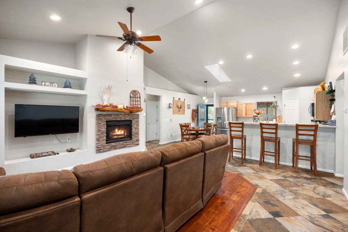 Living room & kitchen, photo 3