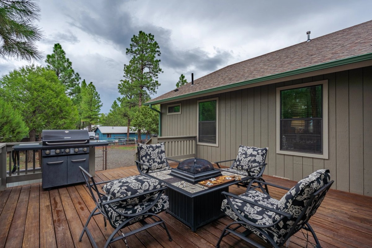 Deck & outdoors, photo 8
